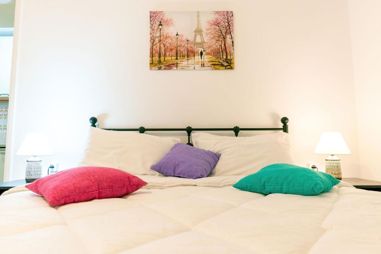 Maria'S Apartment Δίπλα Στο Νοσοκομείο Παίδων Και Στο Λαϊκό Athen Exterior foto